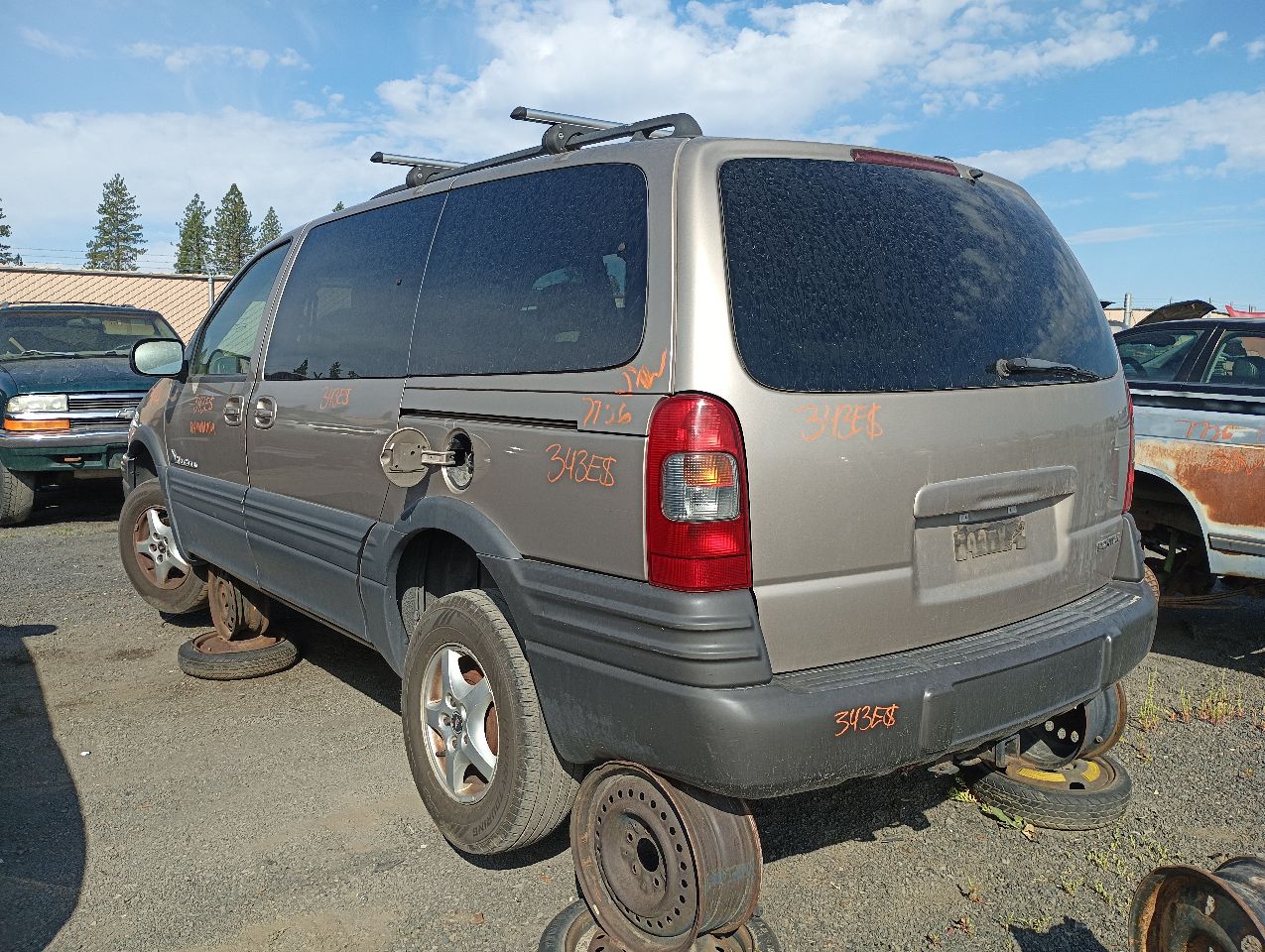 2004 PONTIAC Montana