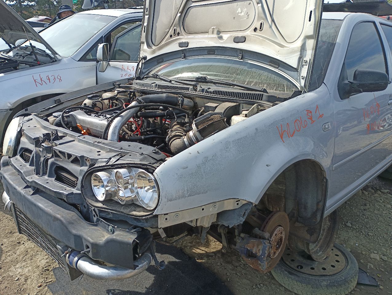 2000 VOLKSWAGEN Golf